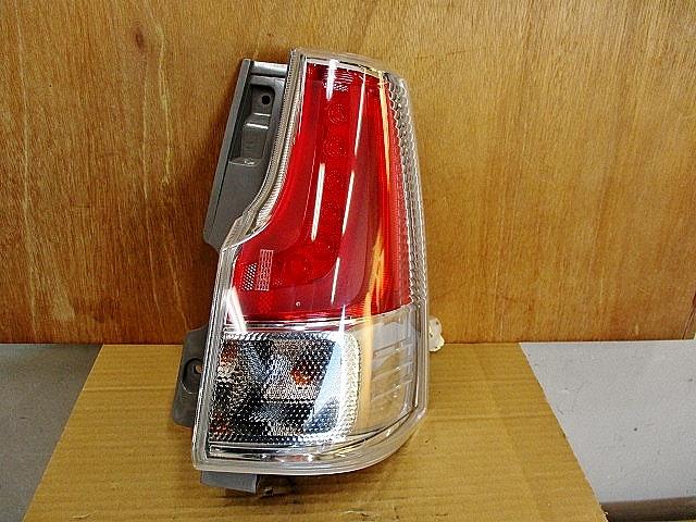 【中古】中古部品 ソリオ MA36S 右ﾃｰﾙﾗﾝﾌﾟ 【3330650100-001639712115500】
