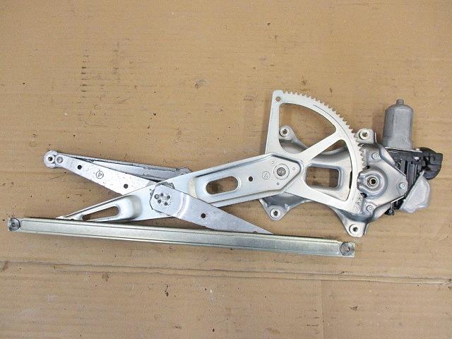 【中古】中古部品 プリウス ZVW30 右ﾌﾛﾝﾄﾄﾞｱﾚｷﾞｭﾚｰﾀ･ﾓｰﾀｰ 【3330650100-001546615313120】