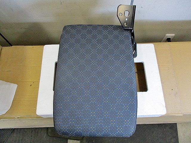 【中古】中古部品 キャラバン CWGE25 ｺﾝｿｰﾙﾎﾞｯｸｽ 【3330650100-001687180577100】