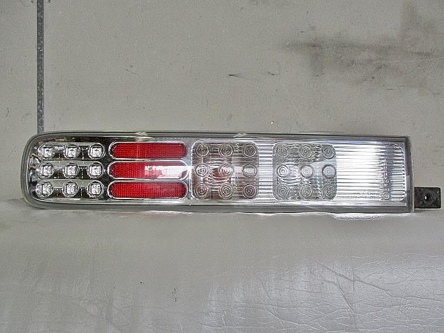 【中古】中古部品 キューブ YZ11 左ﾃｰﾙﾗﾝﾌﾟ 【3330650100-001690826115600】