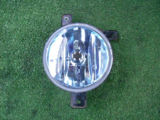 【中古】中古部品 オーパ ZCT10 左ﾌｫｸﾞﾗﾝﾌﾟ 【3330190100-001462689010950】