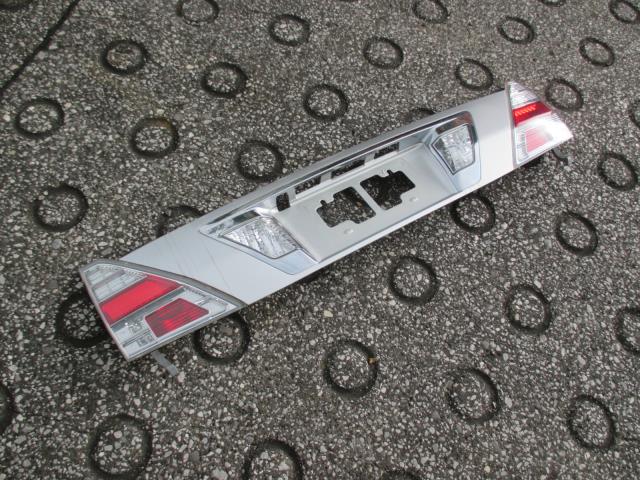 【中古】中古部品 アルファード ATH10W リアフィニッシャーパネル 【3330410100-001279130815200】|e-cleマート