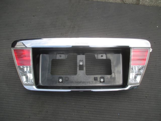 【中古】中古部品 クラウンマジェスタ UZS186 ﾘｱﾌｨﾆｯｼｬｰﾊﾟﾈﾙ 【3330410100-001443946515200】