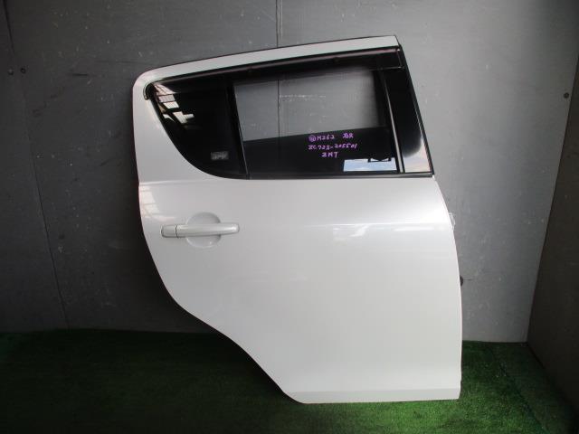 【中古】中古部品 スイフト ZC72S 右ﾘｱﾄﾞｱ 【3330560100-220302000313300】