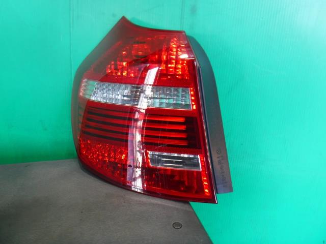 【中古】中古部品 BMW 1シリーズ UE16 左ﾃｰﾙﾗﾝﾌﾟ 【3340140100-000022056215600】