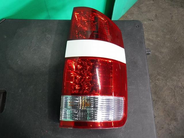 【中古】中古部品 ノア AZR60G 右ﾃｰﾙﾗﾝﾌﾟ 【3340140100-001624513615500】 4,576円