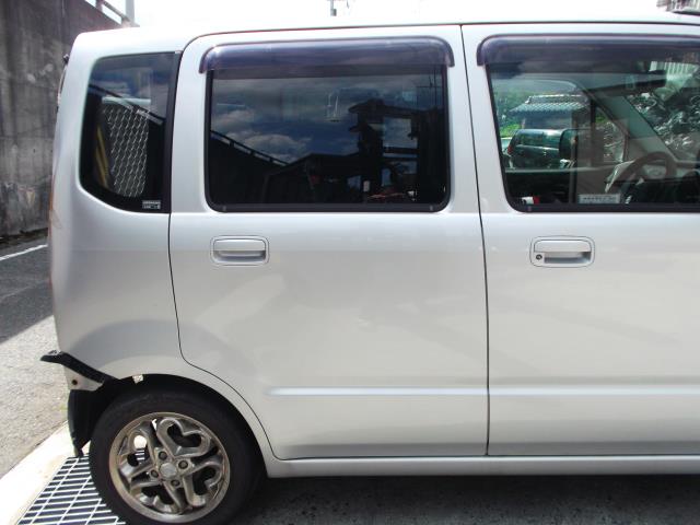 【中古】中古部品 ワゴンＲ MH21S 右ﾘｱﾄﾞｱ 【3310010100-001537417013300】 10,395円
