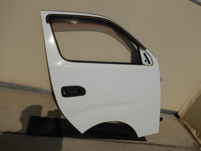 【中古】中古部品 NV350キャラバン CS4E26 右ﾌﾛﾝﾄﾄﾞｱ 【3330920100-001687186613100】