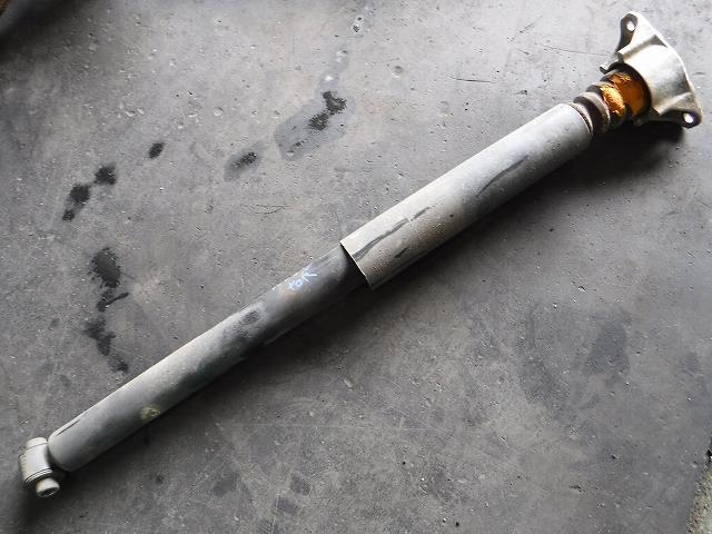 【中古】中古部品 プレマシー CREW 右ﾘｱｼｮｯｸｱﾌﾞｿｰﾊﾞｰ 【3340140100-001436094650700】