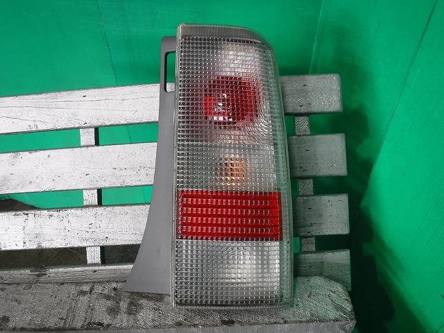 【中古】中古部品 ｂＢ NCP31 右ﾃｰﾙﾗﾝﾌﾟ 【3340140100-001705830515500】