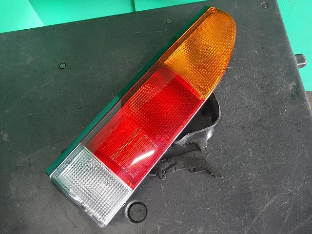 【中古】中古部品 ハイゼット S200V 右ﾃｰﾙﾗﾝﾌﾟ 【3340140100-001606752615500】