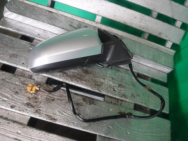 【中古】中古部品 アウディ A4 8EBWEF 右ｻｲﾄﾞﾐﾗｰ 【3340140100-001618202713500】