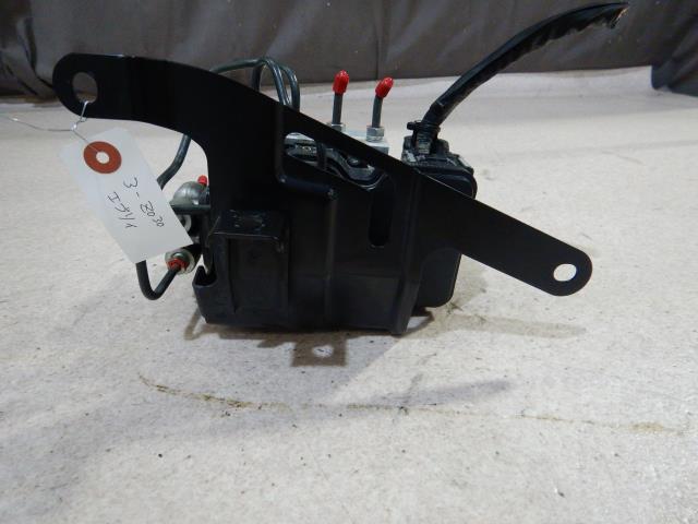 【中古】中古部品 エブリィ DA17V ABSｱｸﾁｭｴｰﾀｰ 【3330810100-220307000442500】