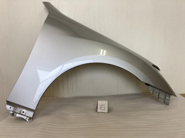 【中古】中古部品 クラウン GRS202 右ﾌﾛﾝﾄﾌｪﾝﾀﾞｰ 【3260430000-001653971610600】 8,316円