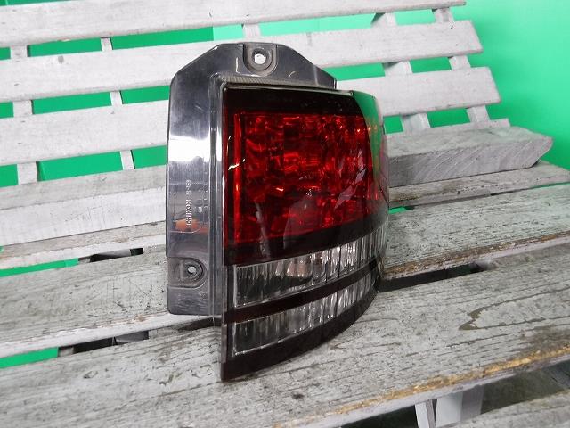 【中古】中古部品 エスティマ MCR30W 右ﾃｰﾙﾗﾝﾌﾟ 【3340140100-001330875415500】