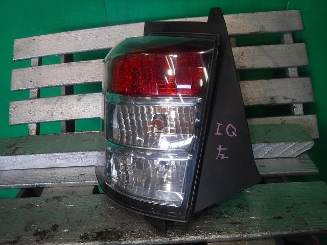 【中古】中古部品 ｉＱ KGJ10 左ﾃｰﾙﾗﾝﾌﾟ 【3340140100-001628038715600】