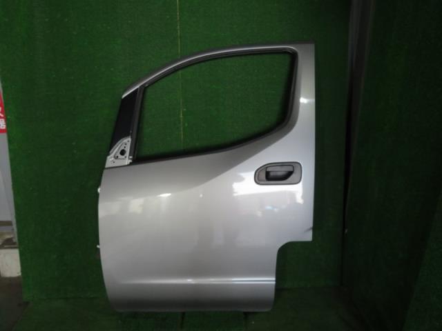 【中古】中古部品 NV200バネット VM20 左ﾌﾛﾝﾄﾄﾞｱ 【3330900100-000022013013200】