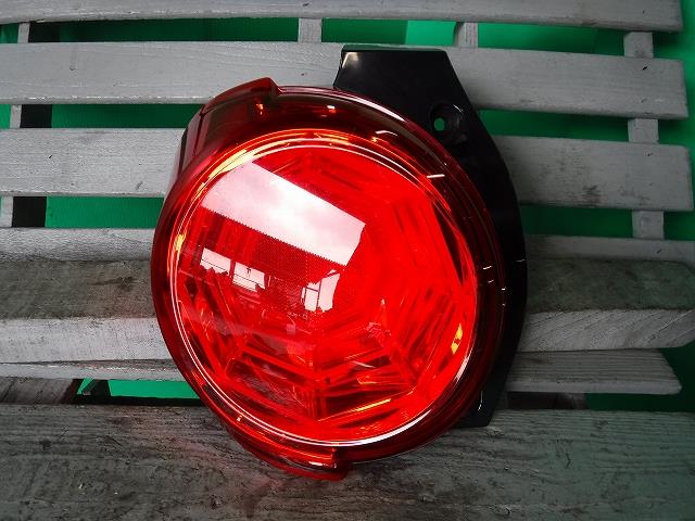 【中古】中古部品 キャスト LA250S 左ﾃｰﾙﾗﾝﾌﾟ 【3340140100-001528672915600】