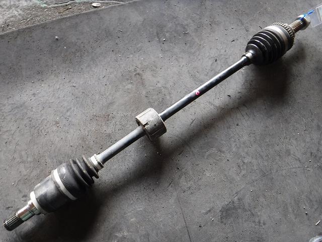 【中古】中古部品 ＭＲワゴン MF33S 右ﾌﾛﾝﾄﾄﾞﾗｲﾌﾞｼｬﾌﾄ 【3340140100-001496030542100】