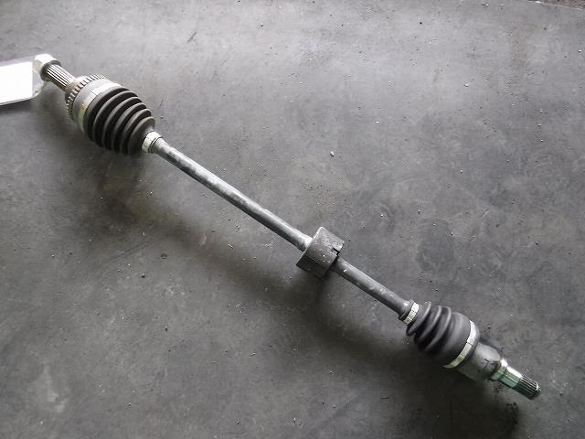 【中古】中古部品 ワゴンＲ MH23S 右ﾌﾛﾝﾄﾄﾞﾗｲﾌﾞｼｬﾌﾄ 【3340140100-001330561242100】