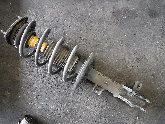 【中古】中古部品 ＣＸ－５ KE2FW 右ﾌﾛﾝﾄｽﾄﾗｯﾄ 【3340140100-001664320150110】