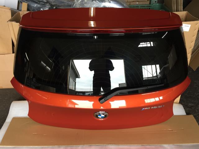 【中古】中古部品 BMW 1シリーズ 1B30 ﾊﾞｯｸﾄﾞｱ 【3330580100-001534469415800】