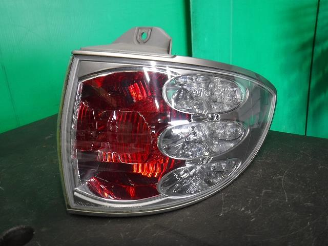 【中古】中古部品 エスティマ AHR10W 右ﾃｰﾙﾗﾝﾌﾟ 【3340140100-001610066815500】