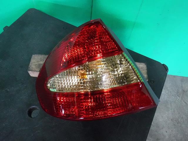 【中古】中古部品 プリウス NHW11 左ﾃｰﾙﾗﾝﾌﾟ 【3340140100-001567241115600】