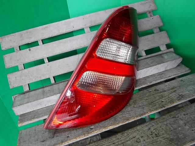 【中古】中古部品 ベンツ Aクラス 169033 右ﾃｰﾙﾗﾝﾌﾟ 【3340140100-001382333315500】