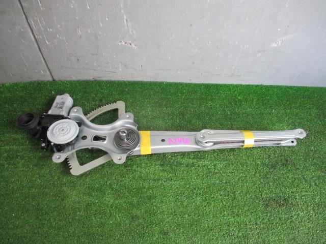 【中古】中古部品 ヴォクシー AZR60 右ﾌﾛﾝﾄﾄﾞｱﾚｷﾞｭﾚｰﾀ･ﾓｰﾀｰ 【3330560100-220405000413120】｜e-cleマート