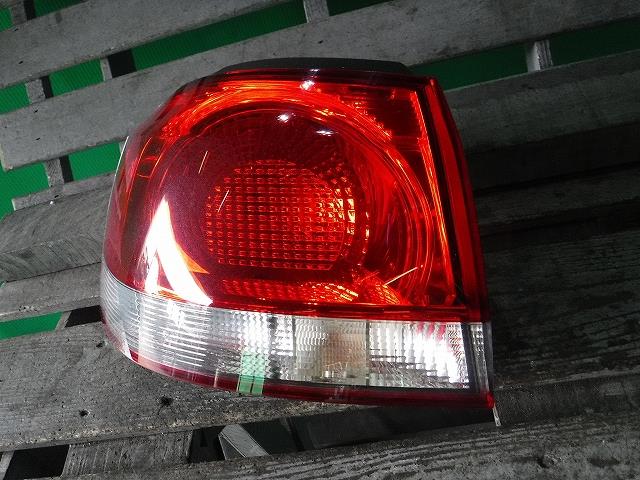 【中古】中古部品 VW ゴルフ 1KCAX 左ﾃｰﾙﾗﾝﾌﾟ 【3340140100-001480778115600】