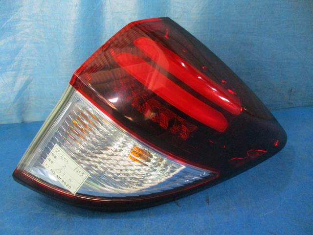 【中古】中古部品 ヴェゼル RU3 右ﾃｰﾙﾗﾝﾌﾟ 【3310160100-000163083815500】