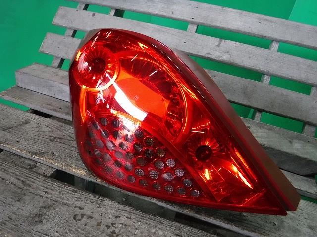 【中古】中古部品 プジョー 207 A75FW 左ﾃｰﾙﾗﾝﾌﾟ 【3340140100-001367967415600】
