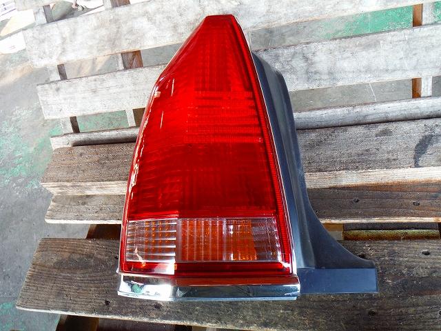 【中古】中古部品 クラウンマジェスタ UZS151 左ﾃｰﾙﾗﾝﾌﾟ 【3340140100-001063732815600】