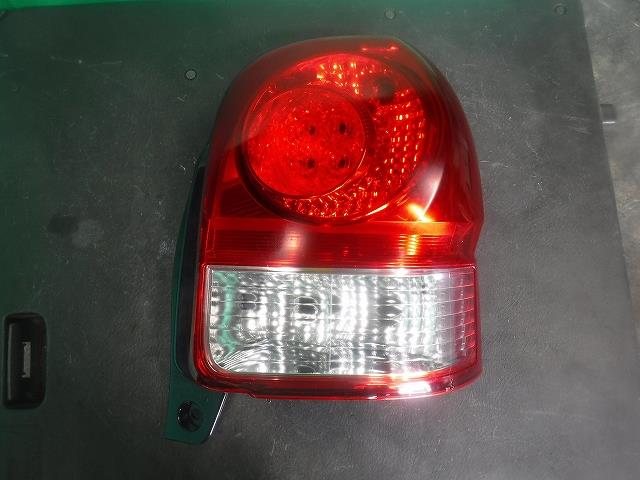 【中古】中古部品 ポルテ NCP141 右ﾃｰﾙﾗﾝﾌﾟ 【3340140100-001538794615500】