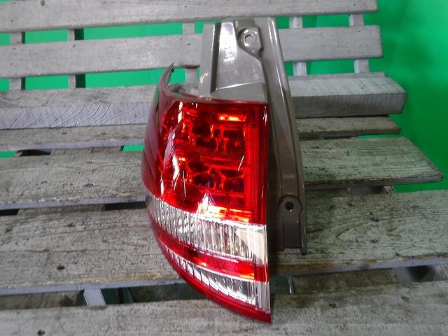【中古】中古部品 エスティマ ACR50W 左ﾃｰﾙﾗﾝﾌﾟ 【3340140100-001439706015600】