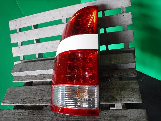 【中古】中古部品 ノア AZR60G 左ﾃｰﾙﾗﾝﾌﾟ 【3340140100-001458806515600】