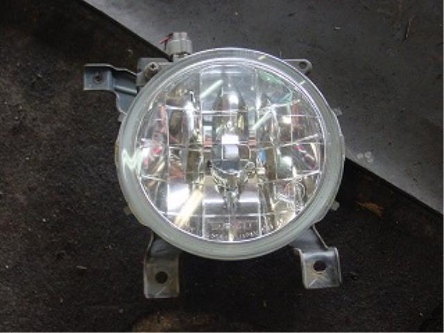 【中古】中古部品 プレオ RA1 右ﾌｫｸﾞﾗﾝﾌﾟ 【3340140100-000605680110850】