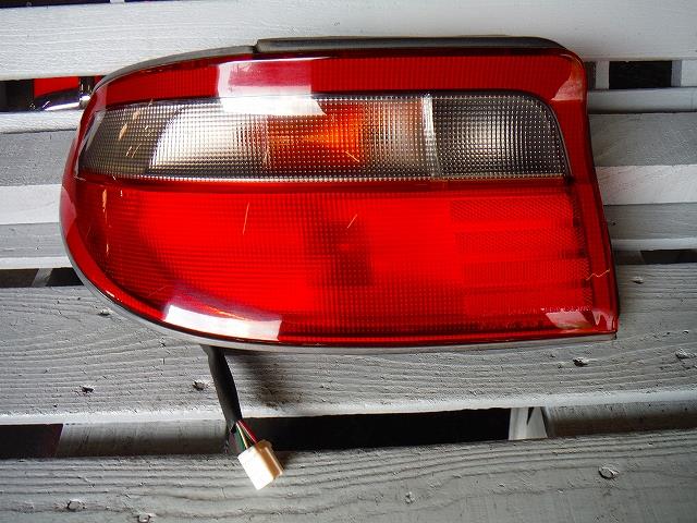 【中古】中古部品 カリーナ AT191 左ﾃｰﾙﾗﾝﾌﾟ 【3340140100-001136006515600】