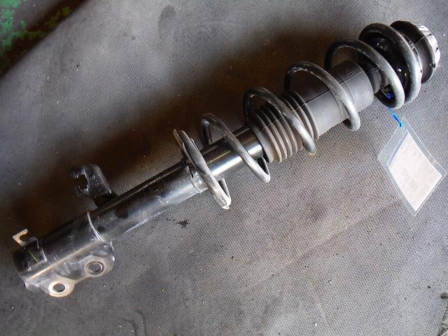 【中古】中古部品 マーチ K13 右ﾌﾛﾝﾄｽﾄﾗｯﾄ 【3340140100-001222173850110】