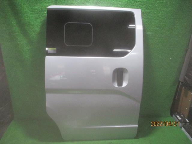 【中古】中古部品 NV200バネット M20 右ﾘｱﾄﾞｱ 【3500080000-220108000513300】 13,783円