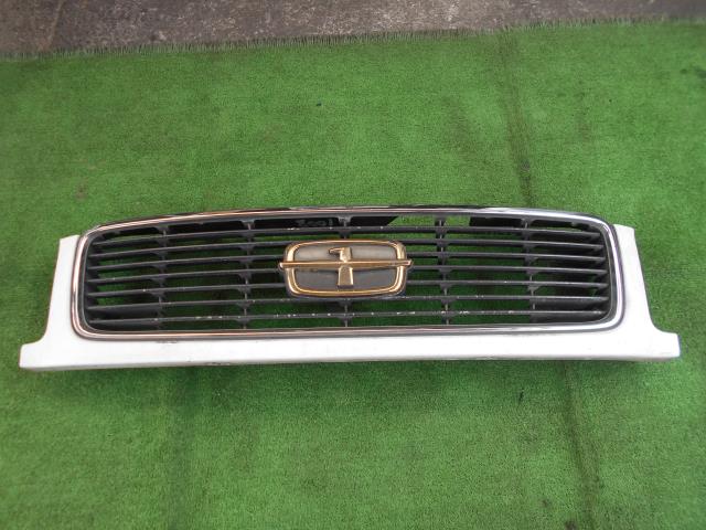 【中古】中古部品 グロリア PY32 ラジエータグリル 【3330190100-000002100810400】