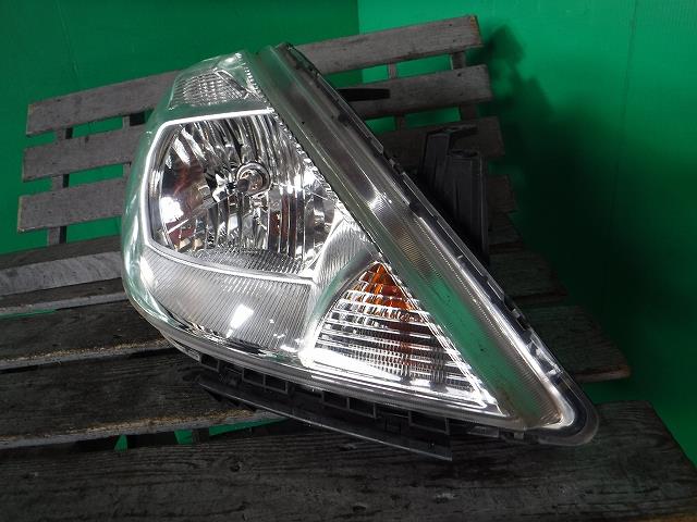 【中古】中古部品 ティーダ ラティオ SC11 右ﾍｯﾄﾞﾗﾝﾌﾟ 【3340140100-001494473610800】