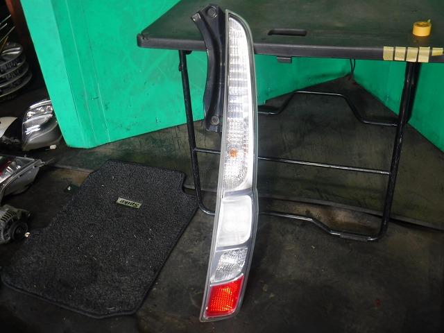 【中古】中古部品 ムーヴ LA100S 右ﾃｰﾙﾗﾝﾌﾟ 【3340140100-000022108515500】