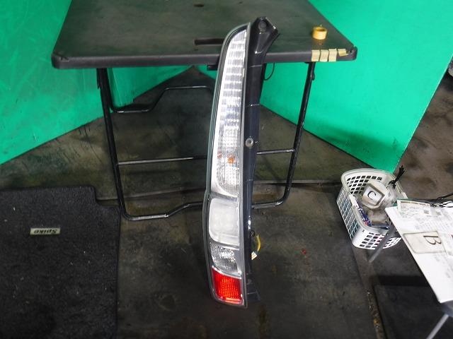【中古】中古部品 ムーヴ LA100S 左ﾃｰﾙﾗﾝﾌﾟ 【3340140100-000022108515600】