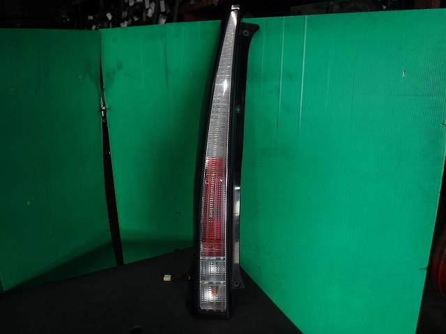 【中古】中古部品 ムーヴ L175S 左ﾃｰﾙﾗﾝﾌﾟ 【3340140100-000022128415600】
