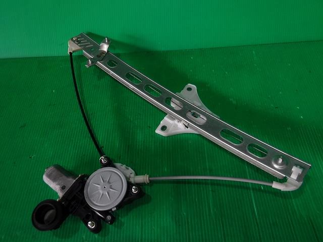 【中古】中古部品 スイフト ZC72S 右ﾌﾛﾝﾄﾄﾞｱﾚｷﾞｭﾚｰﾀ･ﾓｰﾀｰ 【3340140100-001277992413120】 4,840円