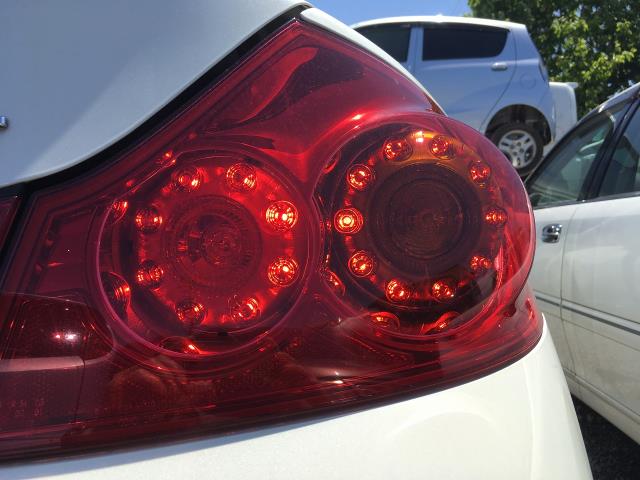 【中古】中古部品 スカイライン V36 右ﾃｰﾙﾗﾝﾌﾟ 【3340140100-001435841015500】