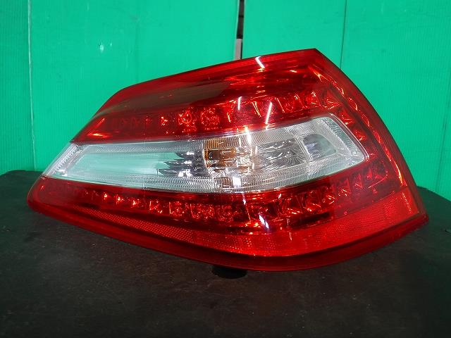 【中古】中古部品 ティアナ J32 左テールランプ 【3340140100-001681042515600】