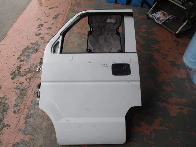 【中古】中古部品 スクラム DG64V 左フロントドア 【3310190100-000223009413200】|e-cleマート
